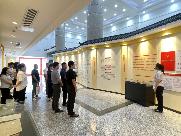 static/picture/1市政公用鑫城公共党支部：以案为鉴警钟长鸣筑牢廉洁自律防线照片1.jpg